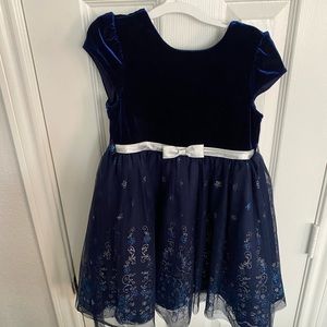 Beautiful Winter Dress Size 5